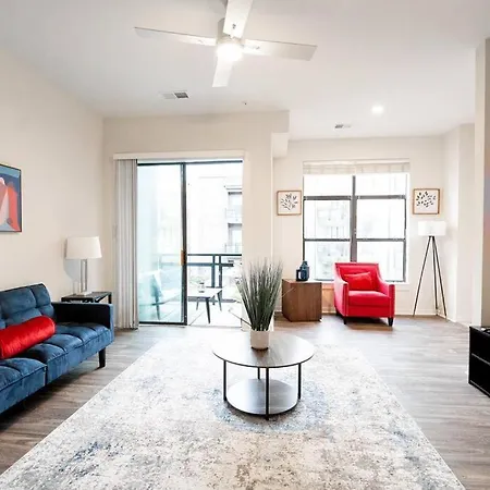 Luxury Apartment Wifi, Gym, Pool, Shops & Food! Unit 329
